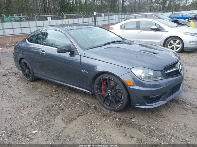 Mercedes-Benz C 63 AMG - автомобили, коли, обяви за нови и употребявани 0