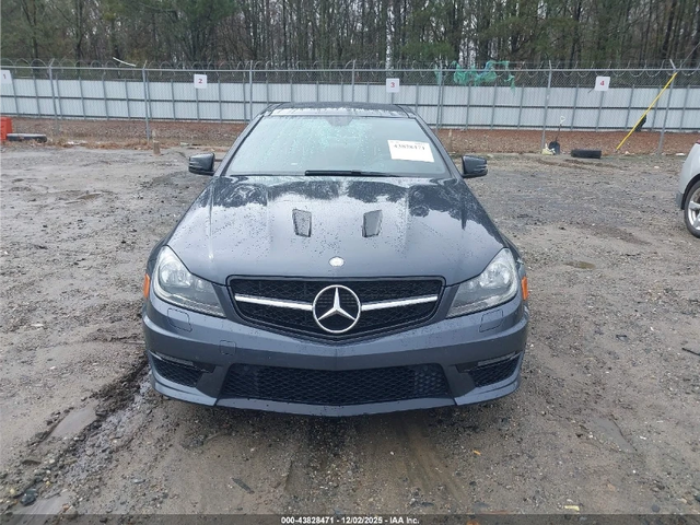 Mercedes-Benz C 63 AMG - автомобили, коли, обяви за нови и употребявани 1