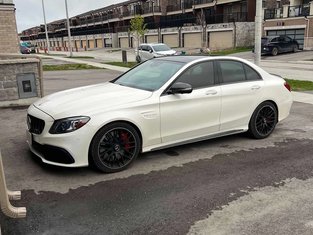Mercedes-Benz C 63 AMG S | DISTRONIC | ОБДХУВАНЕ | BURMESTER | ГЕНЕРАЦИЯ - автомобили, коли, обяви за нови и употребявани 0