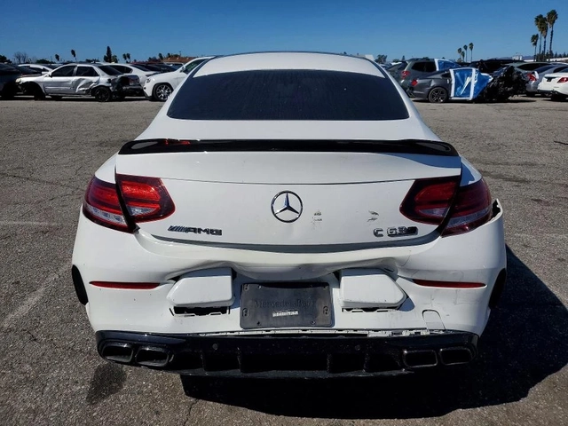 Mercedes-Benz C 63 AMG BURMESTER| MULTIBEAM| HUD| DISTRONIC| - автомобили, коли, обяви за нови и употребявани 4