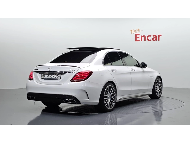 Mercedes-Benz C 63 AMG 4.0 V8 Biturbo - автомобили, коли, обяви за нови и употребявани 1