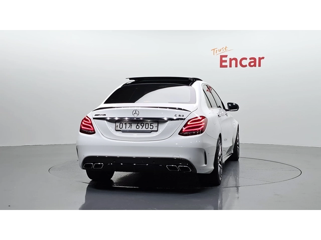 Mercedes-Benz C 63 AMG 4.0 V8 Biturbo - автомобили, коли, обяви за нови и употребявани 3
