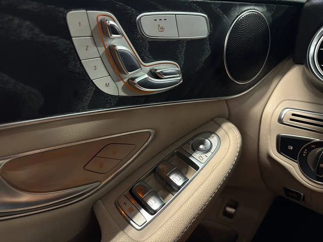 Mercedes-Benz C-Class C300|4MATIC|AMGPKG|NAV|WOOD|CREAMLEATHER|SUNROOF|+ All Wheel Drive - автомобили, коли, обяви за нови и употребявани 14