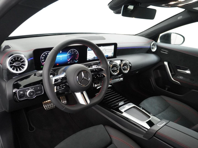 Mercedes-Benz CLA 180 Shooting Brake Star Edition AMG Line - автомобили, коли, обяви за нови и употребявани 3