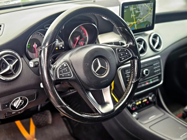 Mercedes-Benz CLA 220 AMG/CAMERA/AMBIENT/CAR PLAY/KEYLESS GO - автомобили, коли, обяви за нови и употребявани 9