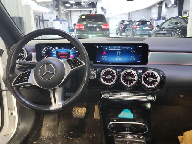 Mercedes-Benz CLA 250 360 KAMEРИ| АМБИЕНТ| PANO| ПАМЕТ| - автомобили, коли, обяви за нови и употребявани 9