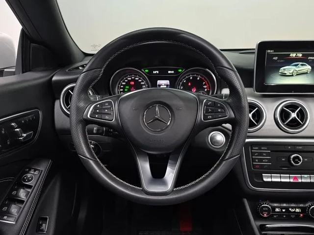 Mercedes-Benz CLA 2.5 - автомобили, коли, обяви за нови и употребявани 12
