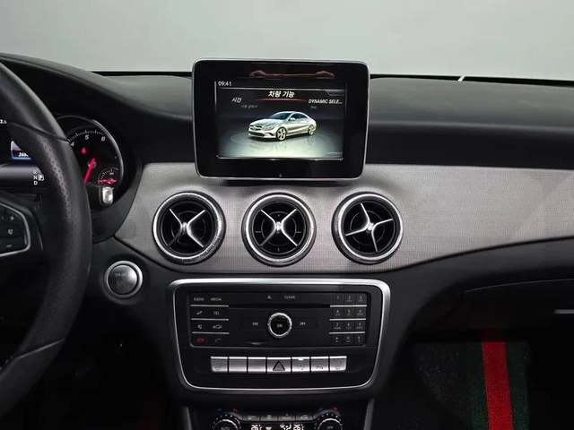 Mercedes-Benz CLA 2.5 - автомобили, коли, обяви за нови и употребявани 14