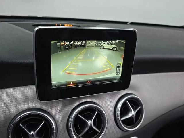 Mercedes-Benz CLA 2.5 - автомобили, коли, обяви за нови и употребявани 15