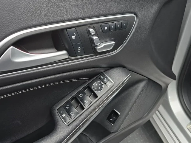 Mercedes-Benz CLA 2.5 - автомобили, коли, обяви за нови и употребявани 16