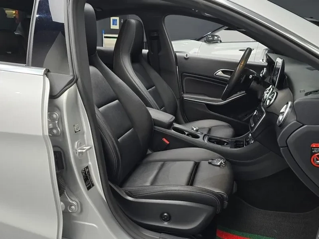 Mercedes-Benz CLA 2.5 - автомобили, коли, обяви за нови и употребявани 9