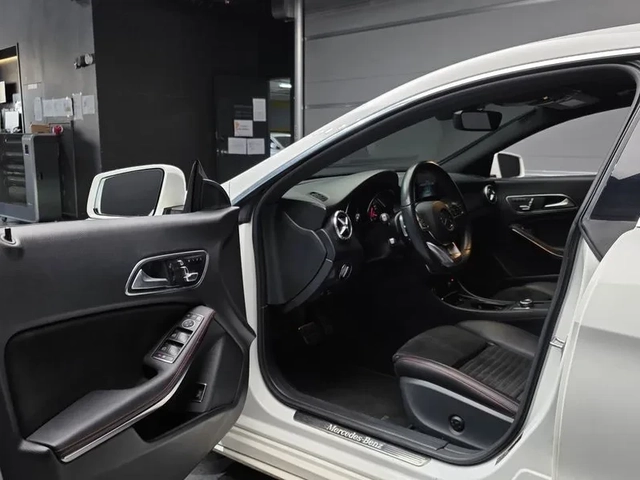 Mercedes-Benz CLA 2.5 - автомобили, коли, обяви за нови и употребявани 10