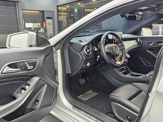 Mercedes-Benz CLA 2.5 - автомобили, коли, обяви за нови и употребявани 10