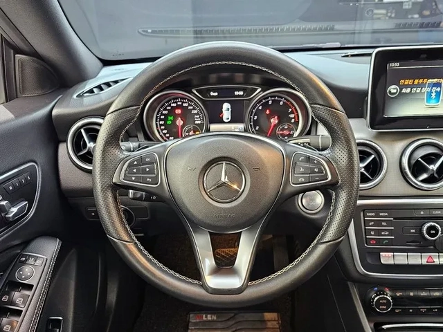 Mercedes-Benz CLA 2.5 - автомобили, коли, обяви за нови и употребявани 12