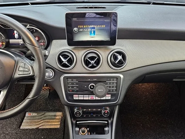 Mercedes-Benz CLA 2.5 - автомобили, коли, обяви за нови и употребявани 13