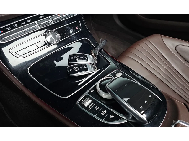 Mercedes-Benz CLS 300 AMG-line - автомобили, коли, обяви за нови и употребявани 13