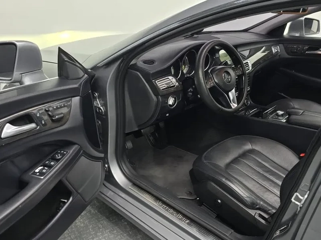 Mercedes-Benz CLS 350 - автомобили, коли, обяви за нови и употребявани 9