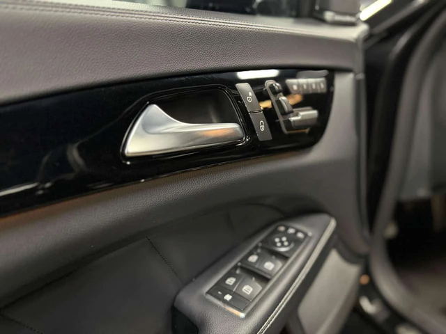 Mercedes-Benz CLS 550 MASSAGE SEATS/PIANO BLACK TRIM/20 INCH OEM - автомобили, коли, обяви за нови и употребявани 11
