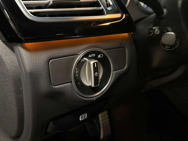 Mercedes-Benz CLS 550 MASSAGE SEATS/PIANO BLACK TRIM/20 INCH OEM - автомобили, коли, обяви за нови и употребявани 12