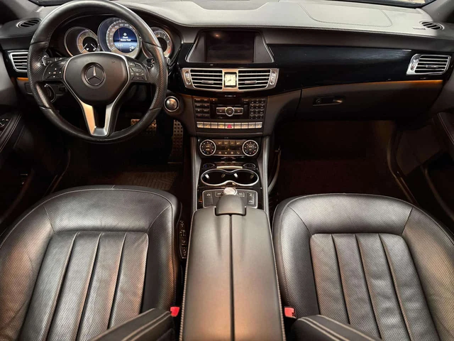 Mercedes-Benz CLS 550 MASSAGE SEATS/PIANO BLACK TRIM/20 INCH OEM - автомобили, коли, обяви за нови и употребявани 4