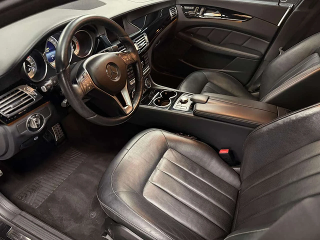 Mercedes-Benz CLS 550 MASSAGE SEATS/PIANO BLACK TRIM/20 INCH OEM - автомобили, коли, обяви за нови и употребявани 5