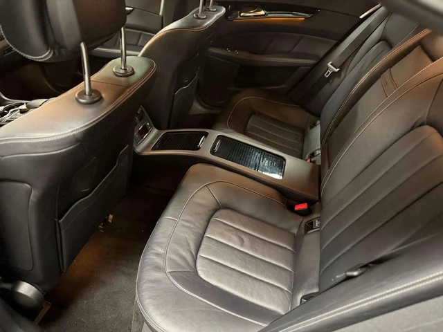 Mercedes-Benz CLS 550 MASSAGE SEATS/PIANO BLACK TRIM/20 INCH OEM - автомобили, коли, обяви за нови и употребявани 7