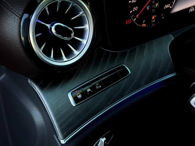Mercedes-Benz CLS - автомобили, коли, обяви за нови и употребявани 4