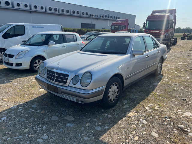 Mercedes-Benz E 200 E 200 ELEGANCE - автомобили, коли, обяви за нови и употребявани 0