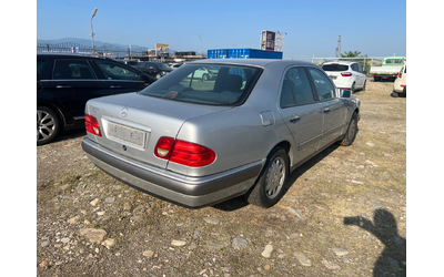 mercedes-benz-e-200 - 4
