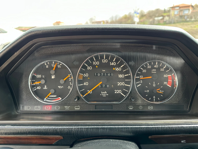 Mercedes-Benz E 200 - автомобили, коли, обяви за нови и употребявани 10