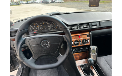 Mercedes-Benz E 200 - автомобили, коли, обяви за нови и употребявани 11