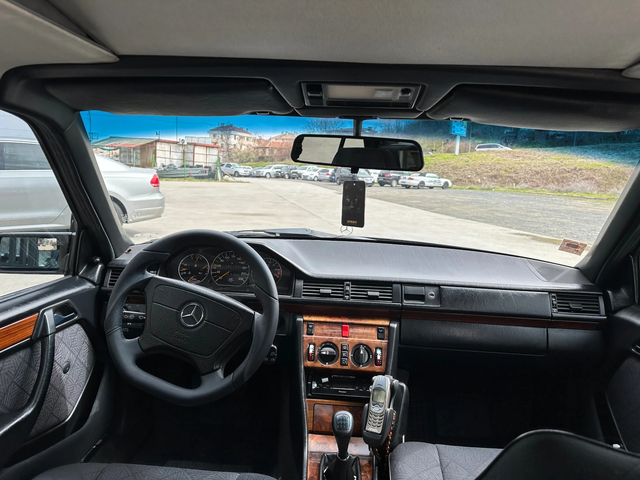 Mercedes-Benz E 200 - автомобили, коли, обяви за нови и употребявани 8