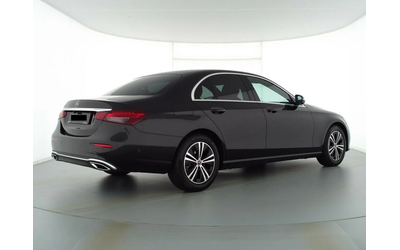 mercedes-benz-e-200 - 1