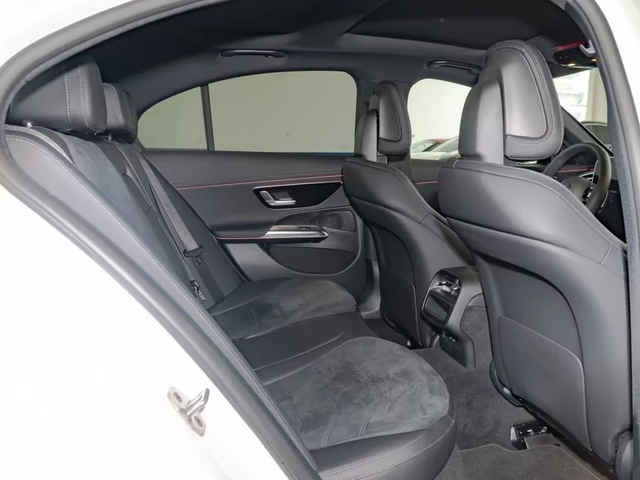 Mercedes-Benz E 200 AMG Night - автомобили, коли, обяви за нови и употребявани 3