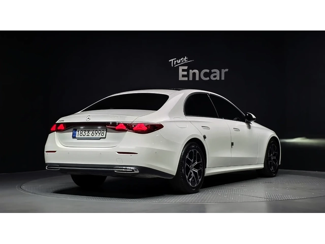 Mercedes-Benz E 200 - автомобили, коли, обяви за нови и употребявани 1