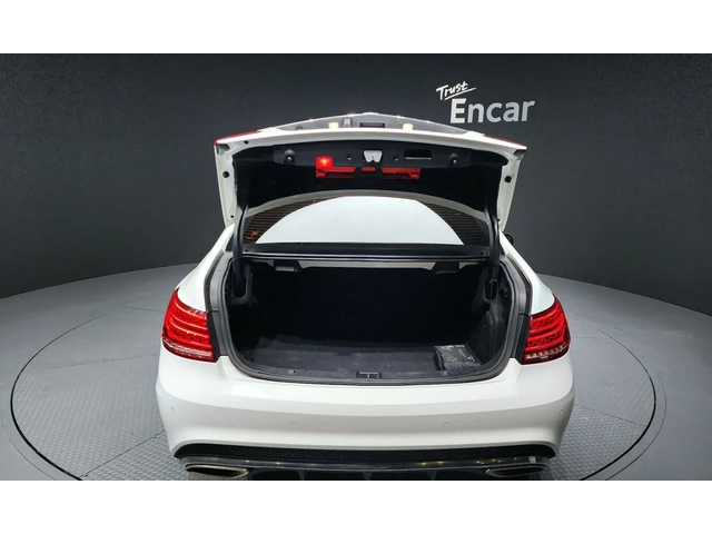Mercedes-Benz E 200 Coupe - автомобили, коли, обяви за нови и употребявани 12