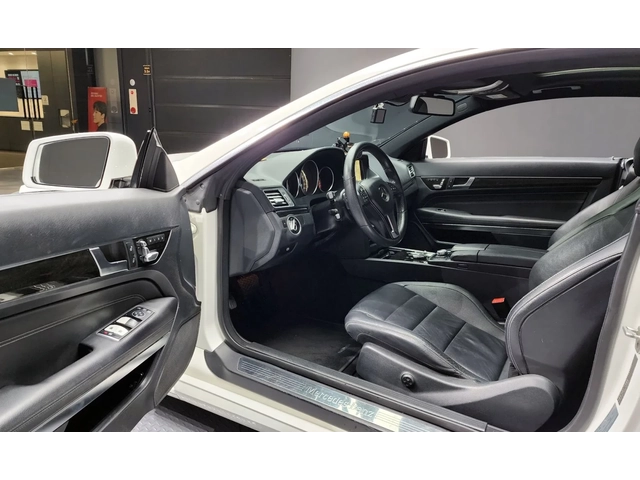 Mercedes-Benz E 200 Coupe - автомобили, коли, обяви за нови и употребявани 2