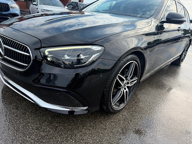 Mercedes-Benz E 200 DISTRONIK-LED-BIXENON-KAMERA-9скорости-3D - автомобили, коли, обяви за нови и употребявани 3