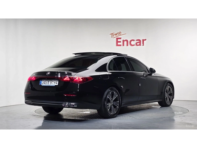 Mercedes-Benz E 200 ПАМЕТ* ПОДГРЕВ* ОБДУХВАНЕ* 360 КАМЕРА* - автомобили, коли, обяви за нови и употребявани 1