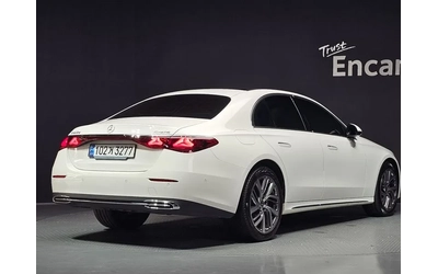 mercedes-benz-e-200 - 1