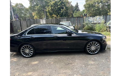 mercedes-benz-e-220 - 1