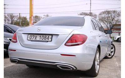 mercedes-benz-e-220 - 2