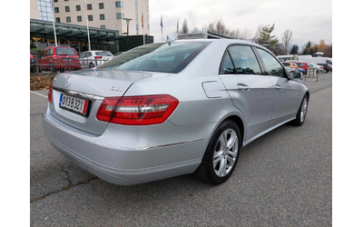 mercedes-benz-e-220 - 4