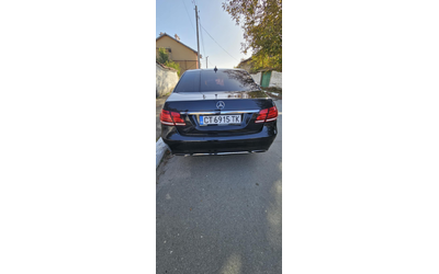 mercedes-benz-e-220 - 1