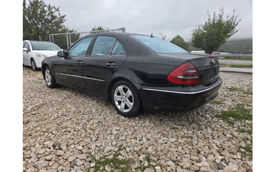 mercedes-benz-e-220 - 4