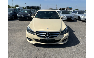 mercedes-benz-e-220 - 1