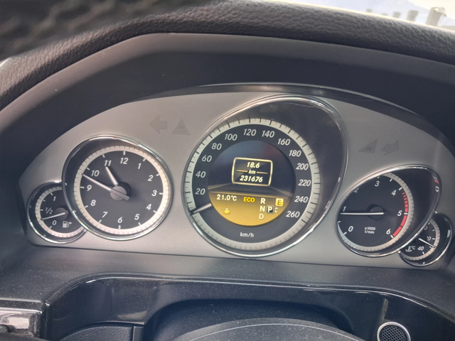 Mercedes-Benz E 220 2.2CDI-AVANGARDE- - автомобили, коли, обяви за нови и употребявани 6