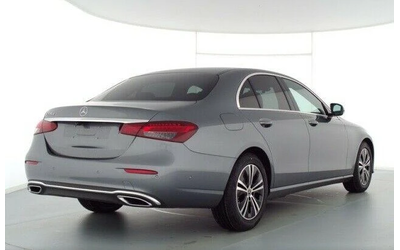 mercedes-benz-e-220 - 1