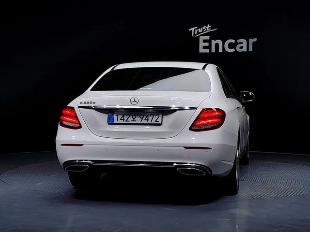 Mercedes-Benz E 220 Avantgarde - автомобили, коли, обяви за нови и употребявани 3