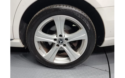 mercedes-benz-e-220 - 4